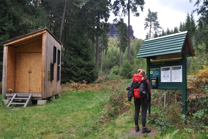 Rastplatz mit Biwakhütte