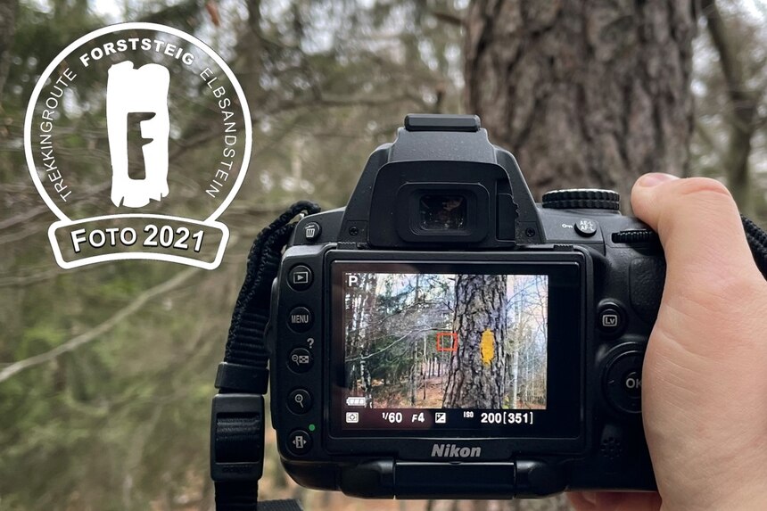 Fotoapparat vor Landschaft