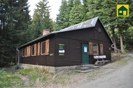 Trekkingh&uuml;tte im Wald
